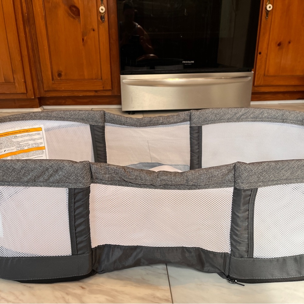 Baby Delight travel bassinet